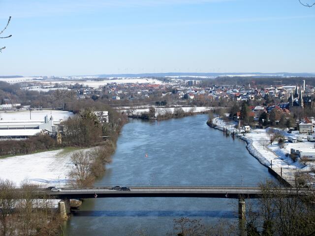 Selten sieht man den Neckar hier so im weißen Kleid, das Wasser scheint etwas "fest" zu sein