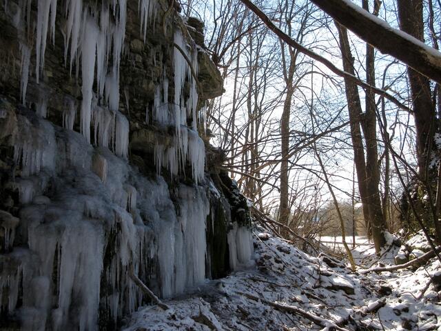 Gleich vorne ist man wieder an der Straße