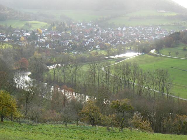 November - mit gut sichtbarem Kocherknie