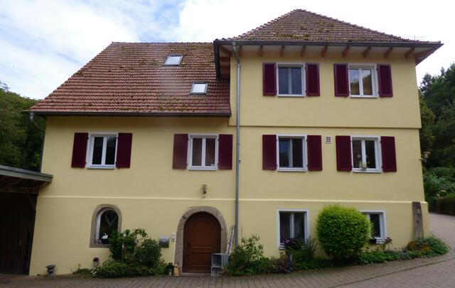 Die wunderschön restaurierte Sommersmühle im Fünfmühlental.