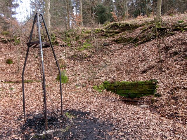 Wir scheuen allerdings keine Herausforderung und haben den Abstecher und rutschigen Abstieg zum Roten Brunnen auch noch gewagt.