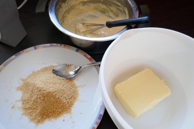 Zutaten für die Buttercreme mit Mandeln