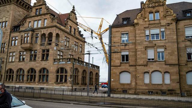 Kranarbeiten der Firma Wiesbauer an der neuen BuGa-Brücke