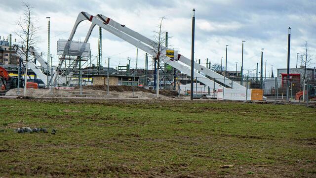 BuGa-Brücke vom Neckarbogen aus aufgenommen