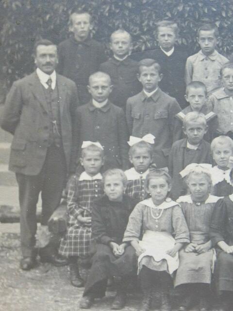 Oberklasse, mit Lehrer Egner