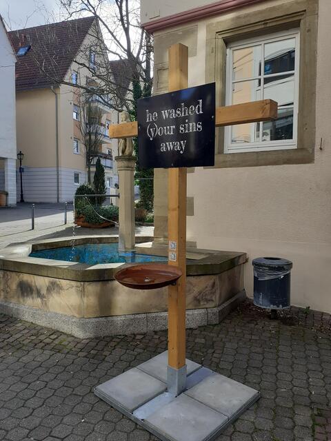 Hoffnungskreuz in Brackenheim: dieses Kreuz steht vor dem alten Dekanat.