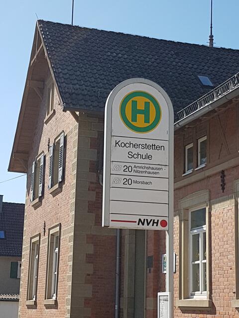 Seit etwa .. Jahren fährt ein auf die Unterrichtszeiten der Grundschule Kocherstetten abgestimmter Bus - zuvor waren lange Fußwege für die auswärtigen Schüler zu bewältigen... siehe auch Frage 8