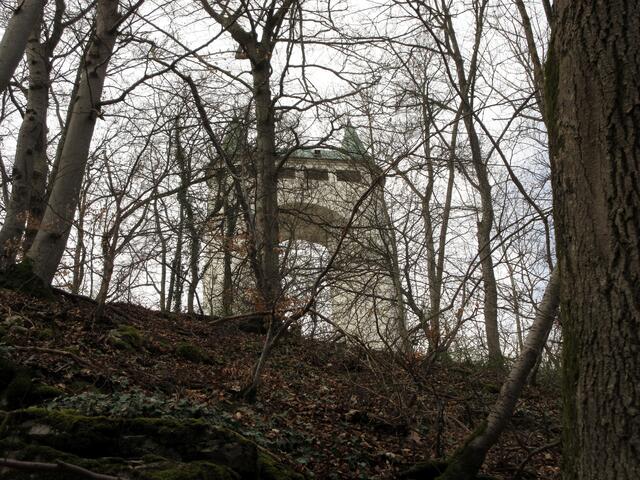 Der kahle Wald hat auch Vorteile. Wir hatten zwar nicht das prima Wetter, aber die Wege überwiegend für uns alleine und einen ersten Blick auf d' Onderhos
