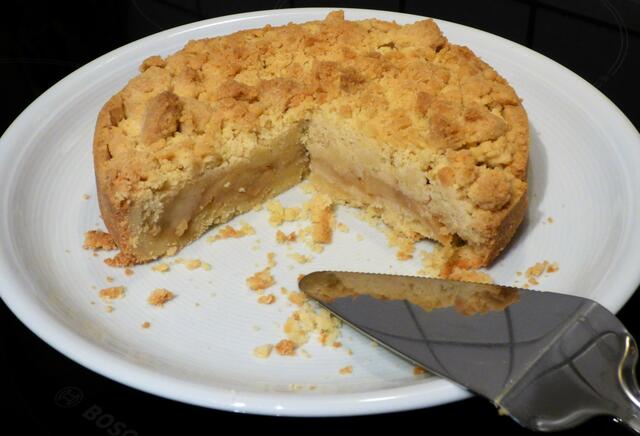 Da der Kuchen nicht so groß ist, wird er schnell verspeist sein :-). Er reicht für zwei Personen ganz gut zum Kaffee.