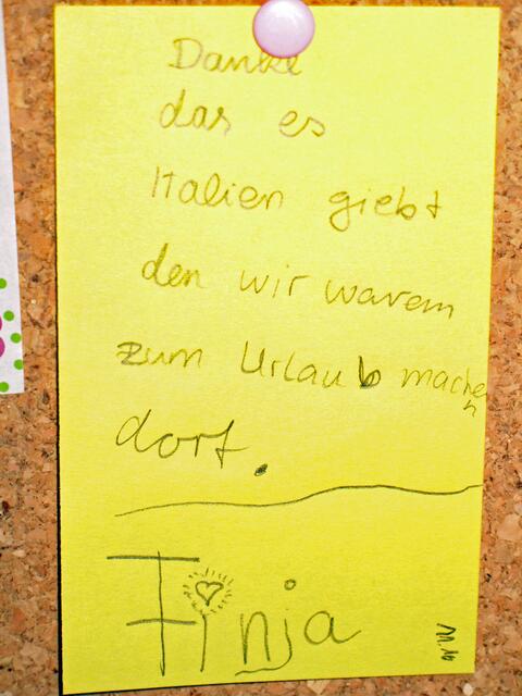 es kommt nicht auf die Schönschrift an. Gefunden in einer Kirche.