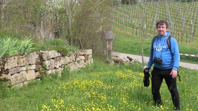 Marco Lutz war erfreut über die vielen Fotomotive auf der NABU-Streuobstwiese am 28.4.