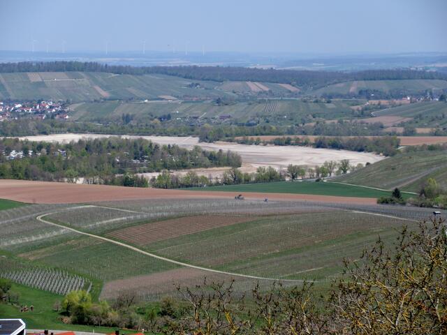Ausblick von Löwenstein aus, da hatten wir auf der Rückfahrt nochmals gestoppt, auf den leeren Breitenauer See.
