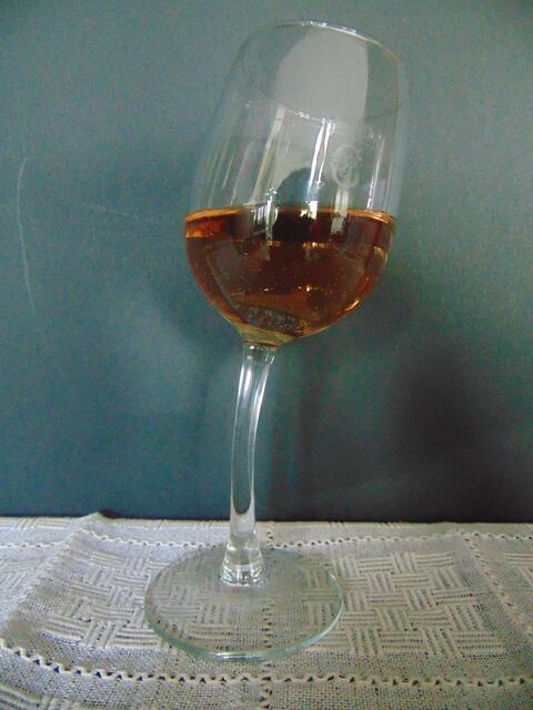 Wein schmeckt auch aus einem krummen Glas!
