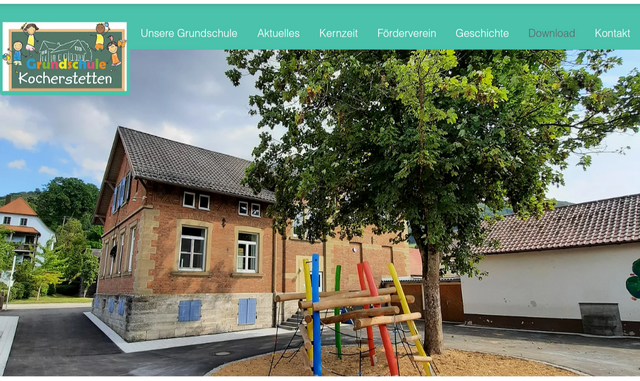 Schulhaus und Anbau mit völlig neu angelegtem Schulhof, 2021, Quelle: Homepage der Grundschule Kocherstetten