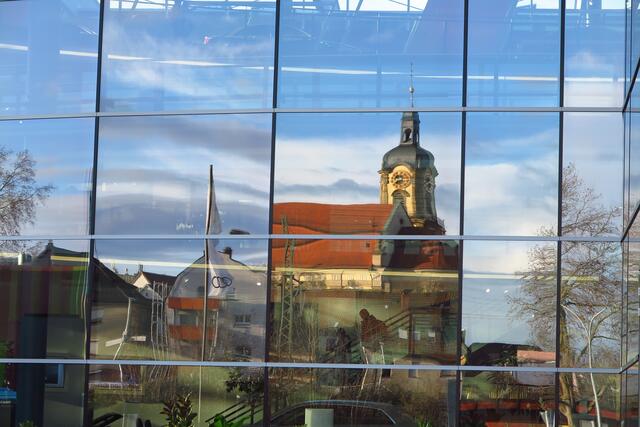 Spiegelbild der katholischen Kirche in Neckarsulm