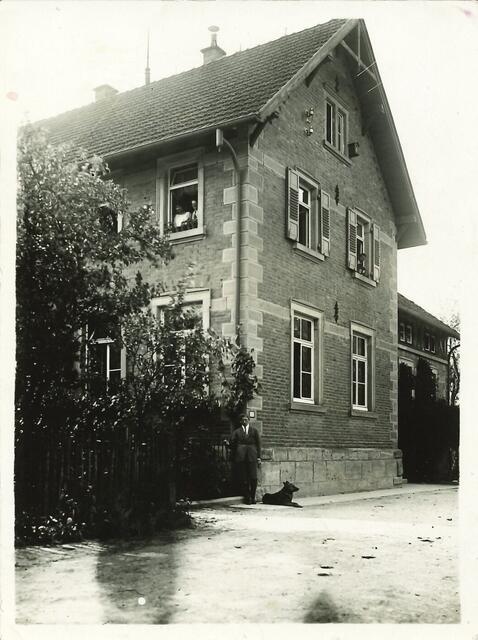 Aufnahme von 1930 - die Schule war damals noch von viel Grün umgeben und jeder wusste, dass es die Volksschule von Kocherstetten war / Quelle: Kreisarchiv des Hohenlohekreises, Neuenstein, Ko-45.2.3 | Foto: Kreisarchiv des Hohenlohekreises, Neuenstein
