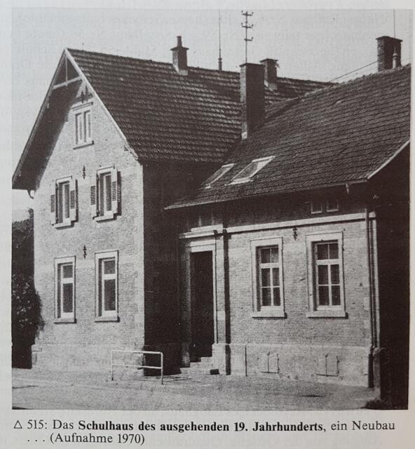 Schulhaus um 1970, noch ohne Schulschild; Quelle: J.H.Rauser,Künzelsauer Heimatbuch II, 1984