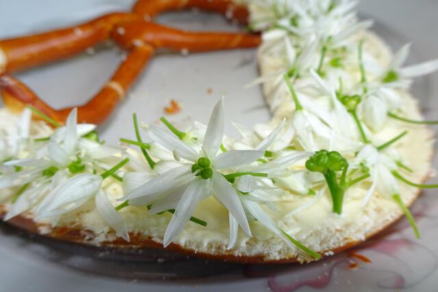 Bärlauchblütenbutterbrezel, Blüten als Lebenselixier