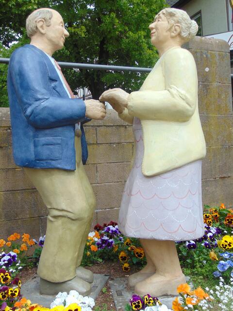 Alte Liebe rostet nicht! Ob sie sich wohl nochmals Treue schwören?