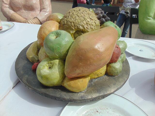 Die reichliche Obstschale mitten auf der Kaffeetafel.