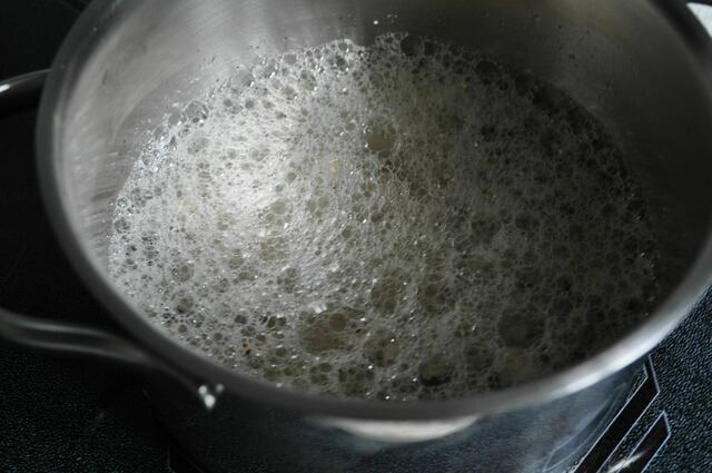 Alles mit Wasser erhitzen | Foto: Daniela Somers