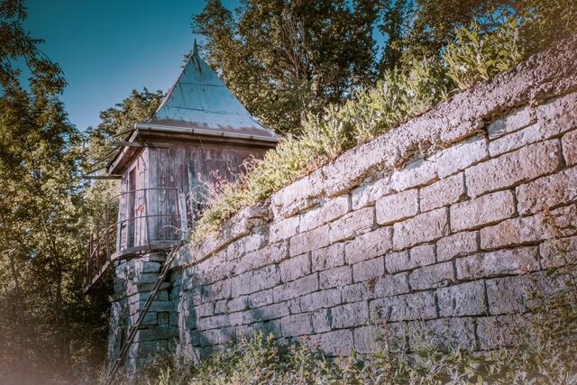 Fast schon ein Wingert-Pavillion oder doch schon Lost Place ?