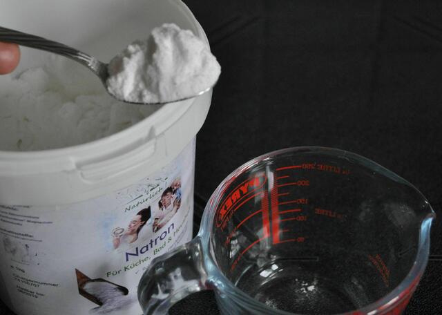 1 Teelöffel Natron (Natron ist eine Wunderwaffe gegen Gerüche) | Foto: Daniela Somers
