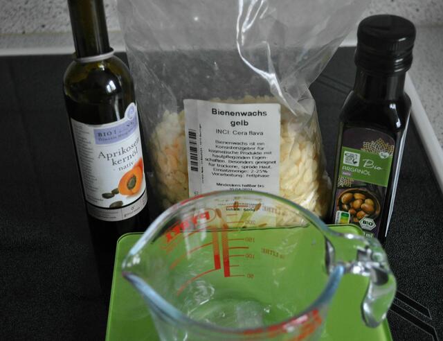 Die Zutaten für die Ölphase | Foto: Daniela Somers
