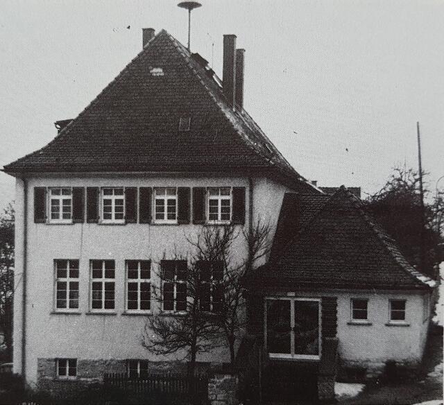 Das Morsbacher Schul- und Rathaus, erbaut 1929, Aufnahme von 1979, Quelle: Künzelsauer Heimatbuch Band II, Abb.838, S.453 , J.H. Rauser