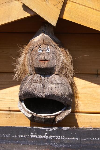 ungewöhnlicher Schmuck m Hüttchen, Nordheim 2007