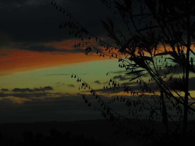 Sonnenuntergang im Kochertal in Schwarz-Rot-Gold