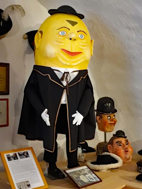 Narrenmaske mit Mondgesicht