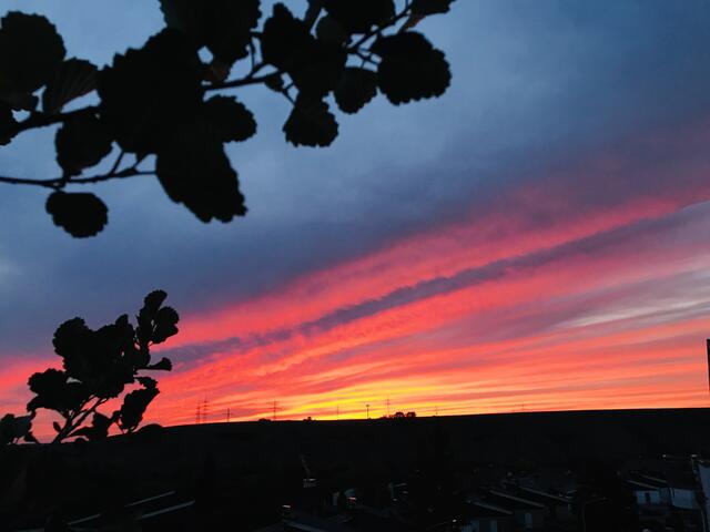 Rotgoldener Abendhimmel über Lauffen
