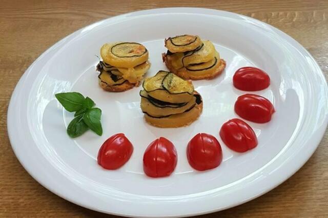 ... hier dekorativ angerichtet, fast alle Zutaten aus eigenem 'Anbau'