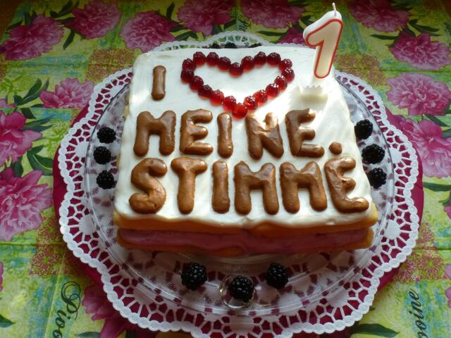 Lange ist's her, dass mir die Ehre zuteil wurde, der neuen meine.stimme mit dieser Torte zum 1. Geburtstag zu gratulieren    https://meine.stimme.de/kuenzelsau/ratgeber/die-story-zur-geburtstagstorte-1-jahr-neue-meinestimme-d21311.html
