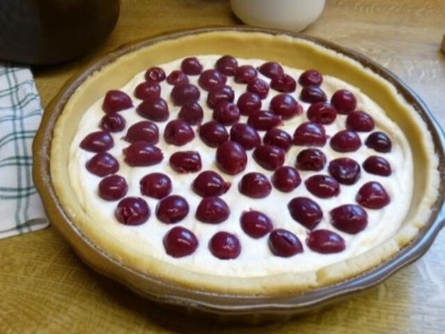 Ricotta-Kirsch-Kuchen, inspiriert von der sizilianischen Ricottatorte  https://meine.stimme.de/kuenzelsau/ratgeber/ein-hauch-von-sizilien-ricotta-kirsch-kuchen-d18897.html