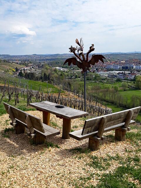 Tisch und Bänkle mit Aussicht auf Lauffen