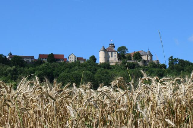 Die Fahne weht, der Fürst ist da