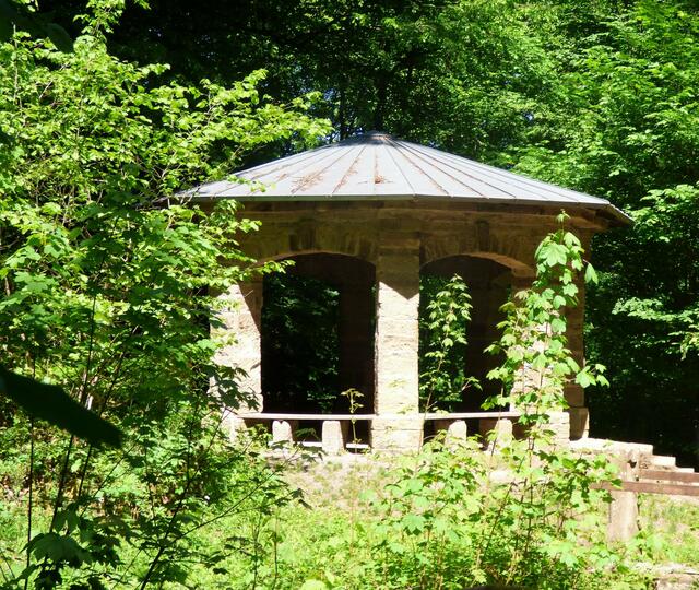 Der historische Musikpavillon bei der Köpferanlage - ein verwunschener Ort