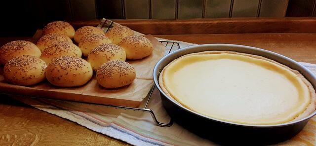 Knusprige Brötchen und der geliebte Käsekuchen gehören zu meinem Standardprogramm