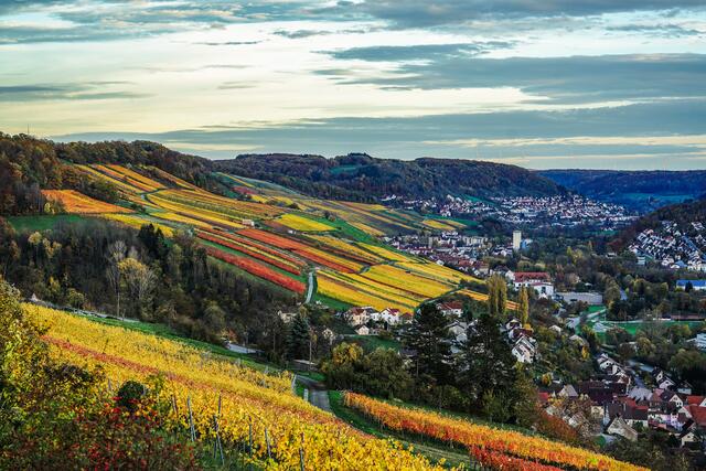 Im Herbst, das malerisch romantische Kochertal