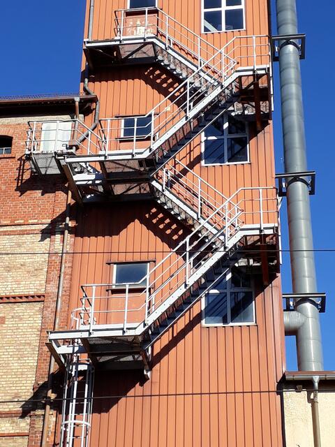Beim Stebbacher Bahnhof: die Doppeltreppe