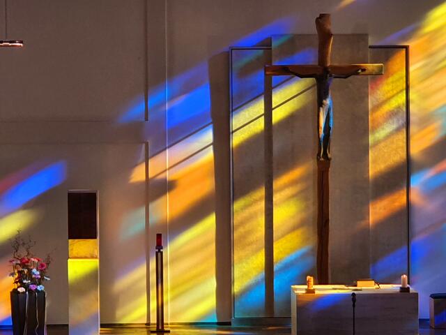 Schattenspiel in der Pax Christi Kirche, Amorbach