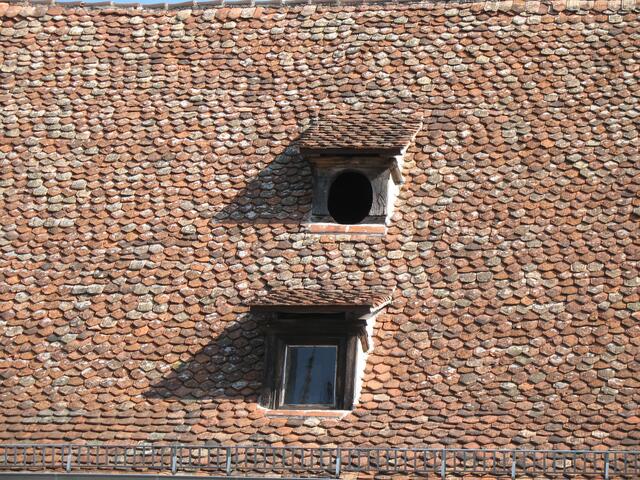 die Schatten sind gleich, die Fenster nicht.