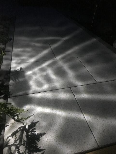 Ein kleines Licht - großer Schatten