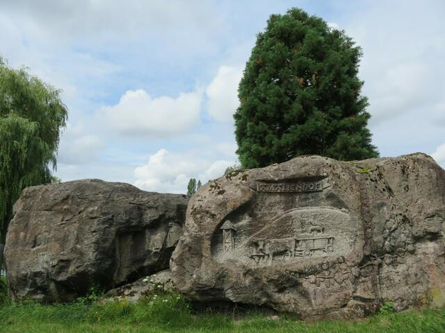 Ein Wanderfreundin hat den Stein nochmal in ein anderes Licht gesetzt indem sie diese schöne Perspektive fand. | Foto: Aurelia Kling