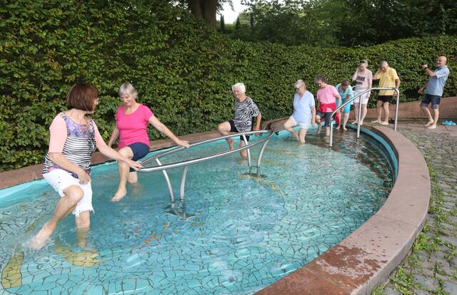 Immer schön nacheinander durchs Becken staksen. | Foto: Ralf Seidel