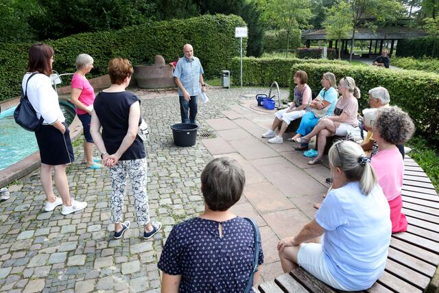Auch daheim kann jeder Wassertreten: zum Beispiel in einem großen Eimer aus dem Baumarkt. | Foto: Ralf Seidel