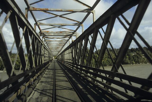 Brücke für Eisenbahn und Autos