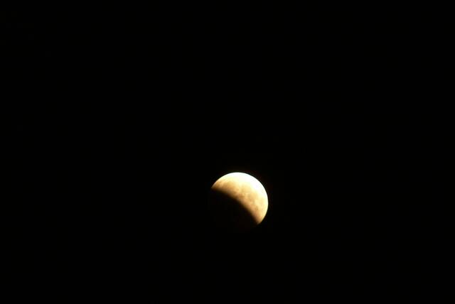 Mond im Schatten der Erde (16.8.2008)
